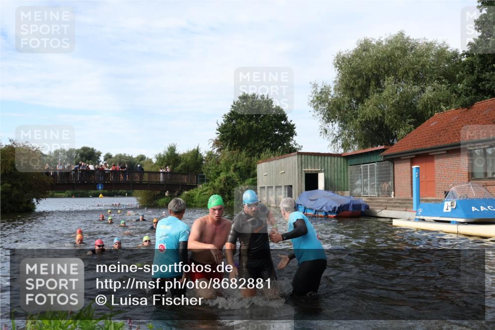 31.08.2025 - Elbe Triathlon Hamburg Luisa Fischer http://msf.ph/oto/8682881 31.08.2025 10:12:22 Schwimmen 954, 970, 989, 994, 1003, 1007, 1062, 1067, 1092 meine-sportfotos.de