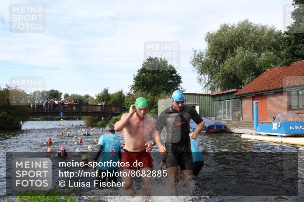 31.08.2025 - Elbe Triathlon Hamburg Luisa Fischer http://msf.ph/oto/8682885 31.08.2025 10:12:23 Schwimmen 954, 970, 989, 994, 1003, 1007, 1062, 1067, 1092 meine-sportfotos.de