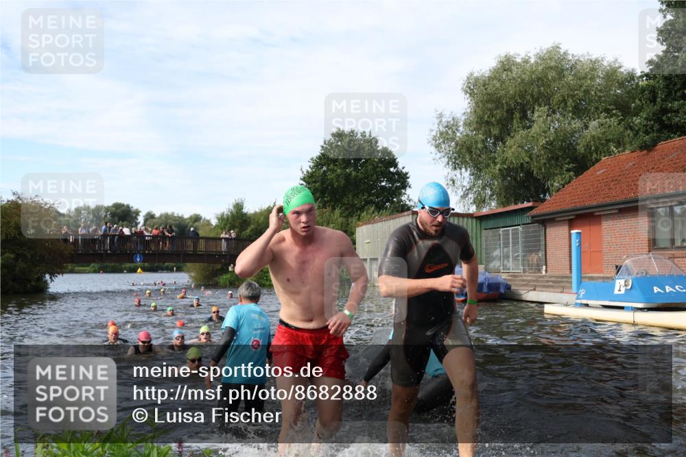 31.08.2025 - Elbe Triathlon Hamburg Luisa Fischer http://msf.ph/oto/8682888 31.08.2025 10:12:23 Schwimmen 954, 970, 989, 994, 1003, 1007, 1062, 1067, 1092 meine-sportfotos.de