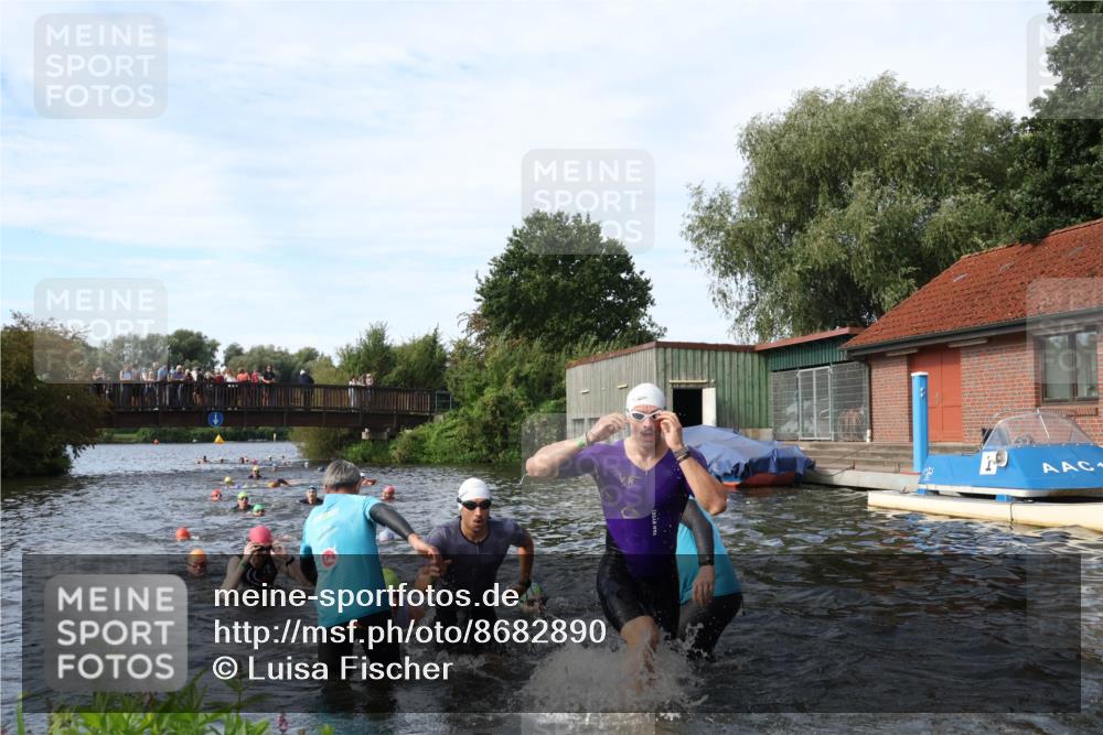 31.08.2025 - Elbe Triathlon Hamburg Luisa Fischer http://msf.ph/oto/8682890 31.08.2025 10:12:25 Schwimmen 954, 958, 970, 989, 994, 1003, 1007, 1056, 1067, 1092 meine-sportfotos.de