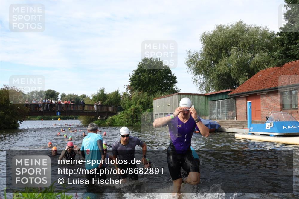 31.08.2025 - Elbe Triathlon Hamburg Luisa Fischer http://msf.ph/oto/8682891 31.08.2025 10:12:26 Schwimmen 948, 954, 958, 989, 994, 1003, 1007, 1056, 1067, 1092 meine-sportfotos.de
