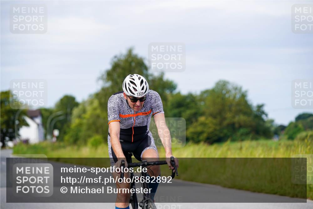 31.08.2025 - Elbe Triathlon Hamburg Michael Burmester http://msf.ph/oto/8682892 31.08.2025 11:06:49 Radfahren 1324, 1328, 1384, 1578, 1605 meine-sportfotos.de