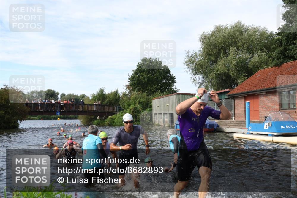 31.08.2025 - Elbe Triathlon Hamburg Luisa Fischer http://msf.ph/oto/8682893 31.08.2025 10:12:26 Schwimmen 948, 954, 958, 989, 994, 1003, 1007, 1056, 1067, 1092 meine-sportfotos.de
