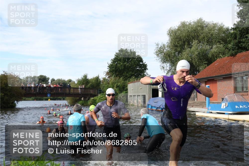 31.08.2025 - Elbe Triathlon Hamburg Luisa Fischer http://msf.ph/oto/8682895 31.08.2025 10:12:26 Schwimmen 948, 954, 958, 989, 994, 1003, 1007, 1056, 1067, 1092 meine-sportfotos.de