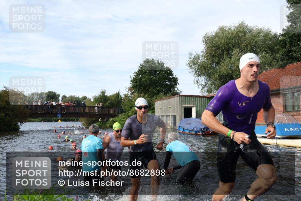 31.08.2025 - Elbe Triathlon Hamburg Luisa Fischer http://msf.ph/oto/8682898 31.08.2025 10:12:27 Schwimmen 948, 954, 958, 989, 994, 1003, 1007, 1056, 1067, 1075, 1092 meine-sportfotos.de