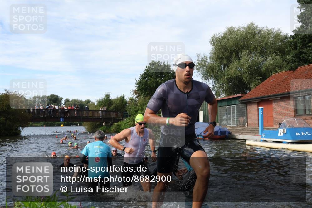 31.08.2025 - Elbe Triathlon Hamburg Luisa Fischer http://msf.ph/oto/8682900 31.08.2025 10:12:27 Schwimmen 948, 954, 958, 989, 994, 1003, 1007, 1056, 1067, 1075, 1092 meine-sportfotos.de