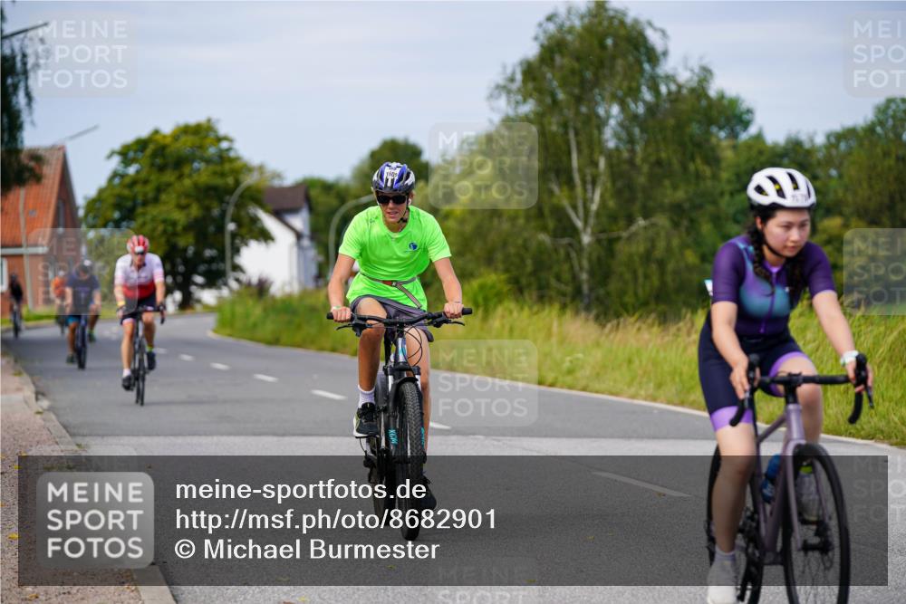 31.08.2025 - Elbe Triathlon Hamburg Michael Burmester http://msf.ph/oto/8682901 31.08.2025 11:06:53 Radfahren 1172, 1333, 1578, 1605 meine-sportfotos.de