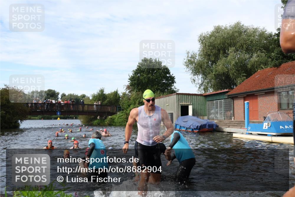 31.08.2025 - Elbe Triathlon Hamburg Luisa Fischer http://msf.ph/oto/8682904 31.08.2025 10:12:28 Schwimmen 948, 954, 958, 989, 994, 1003, 1007, 1013, 1056, 1067, 1075, 1092 meine-sportfotos.de