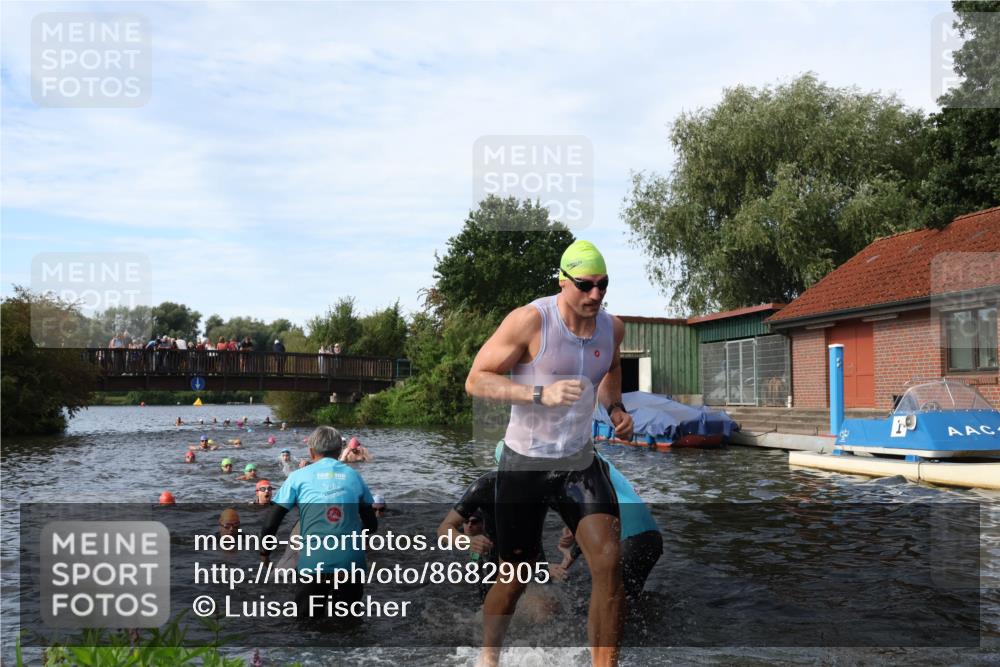 31.08.2025 - Elbe Triathlon Hamburg Luisa Fischer http://msf.ph/oto/8682905 31.08.2025 10:12:28 Schwimmen 948, 954, 958, 989, 994, 1003, 1007, 1013, 1056, 1067, 1075, 1092 meine-sportfotos.de