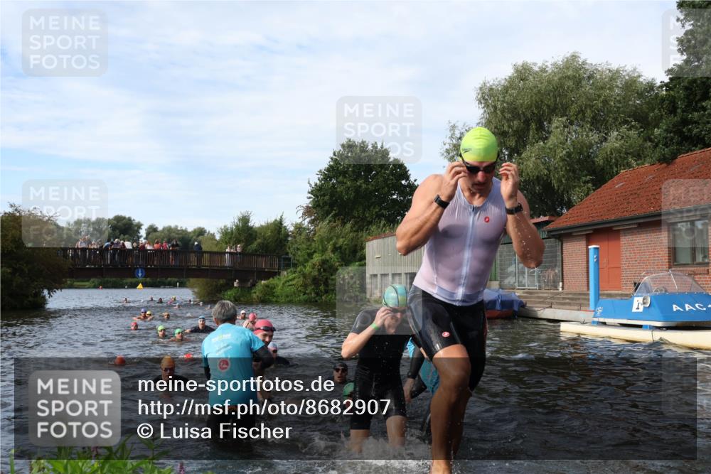 31.08.2025 - Elbe Triathlon Hamburg Luisa Fischer http://msf.ph/oto/8682907 31.08.2025 10:12:29 Schwimmen 948, 958, 989, 994, 1007, 1013, 1056, 1067, 1075, 1092 meine-sportfotos.de