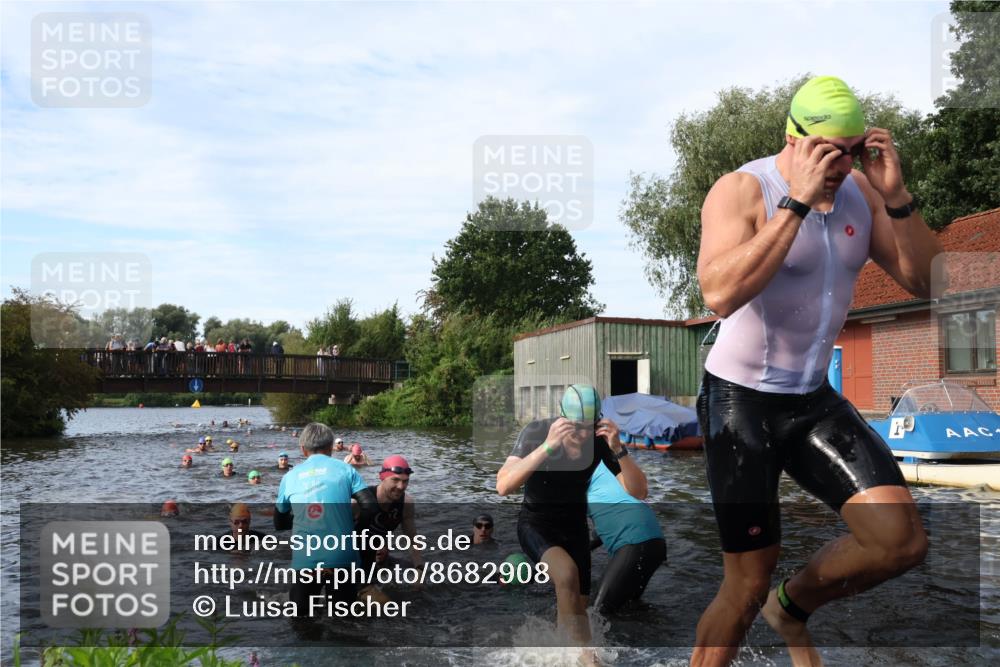 31.08.2025 - Elbe Triathlon Hamburg Luisa Fischer http://msf.ph/oto/8682908 31.08.2025 10:12:29 Schwimmen 948, 958, 989, 994, 1007, 1013, 1056, 1067, 1075, 1092 meine-sportfotos.de