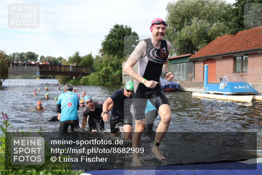31.08.2025 - Elbe Triathlon Hamburg Luisa Fischer http://msf.ph/oto/8682909 31.08.2025 10:12:32 Schwimmen 948, 951, 958, 994, 1007, 1013, 1056, 1067, 1075, 1092 meine-sportfotos.de