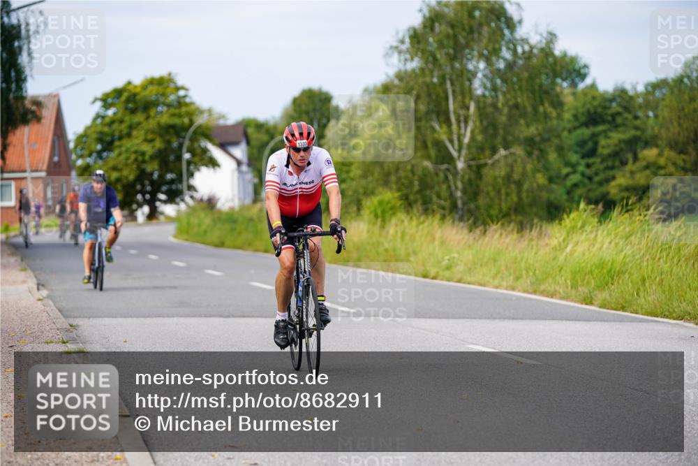 31.08.2025 - Elbe Triathlon Hamburg Michael Burmester http://msf.ph/oto/8682911 31.08.2025 11:06:56 Radfahren 1172, 1333, 1578, 1605 meine-sportfotos.de