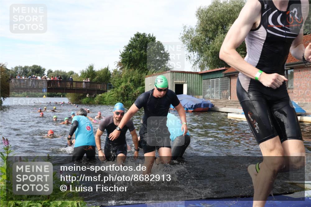31.08.2025 - Elbe Triathlon Hamburg Luisa Fischer http://msf.ph/oto/8682913 31.08.2025 10:12:32 Schwimmen 948, 951, 958, 994, 1007, 1013, 1056, 1067, 1075, 1092 meine-sportfotos.de
