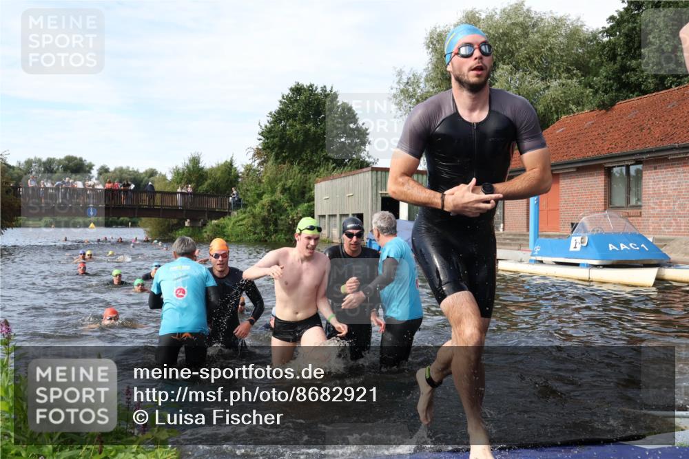 31.08.2025 - Elbe Triathlon Hamburg Luisa Fischer http://msf.ph/oto/8682921 31.08.2025 10:12:34 Schwimmen 935, 948, 951, 958, 994, 997, 1013, 1018, 1056, 1067, 1075 meine-sportfotos.de
