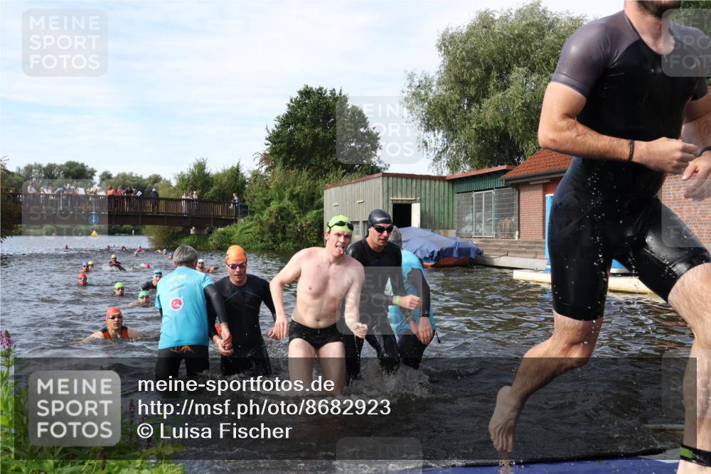 31.08.2025 - Elbe Triathlon Hamburg Luisa Fischer http://msf.ph/oto/8682923 31.08.2025 10:12:34 Schwimmen 935, 948, 951, 958, 994, 997, 1013, 1018, 1056, 1067, 1075 meine-sportfotos.de