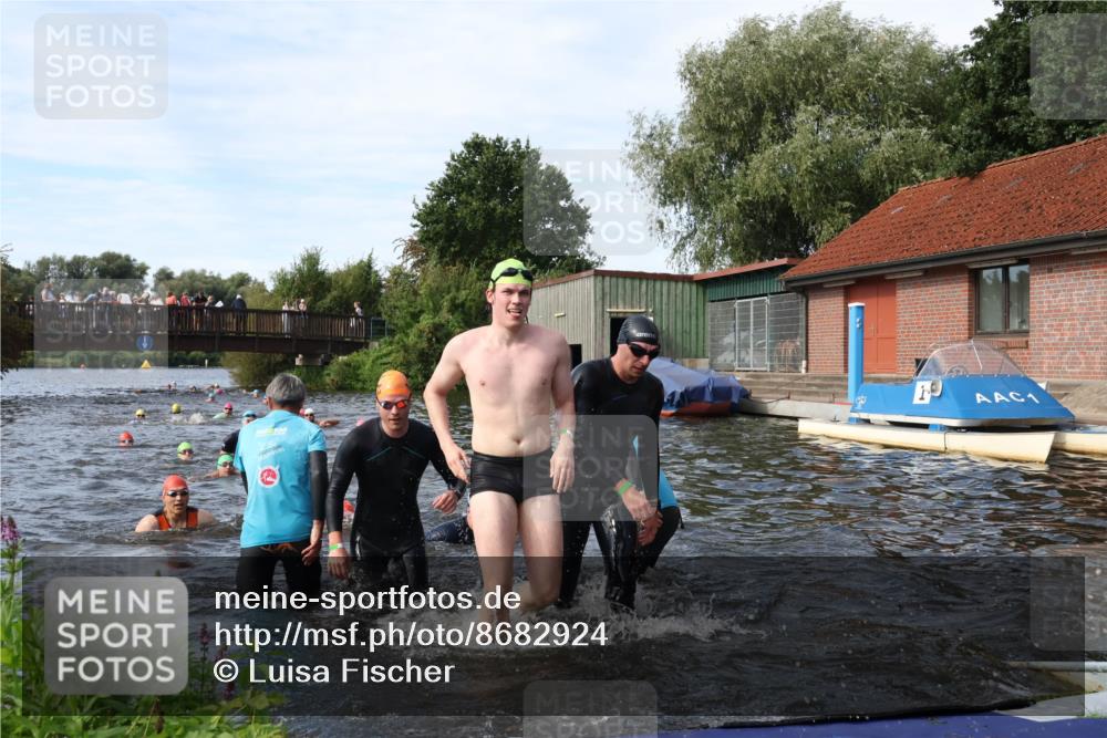 31.08.2025 - Elbe Triathlon Hamburg Luisa Fischer http://msf.ph/oto/8682924 31.08.2025 10:12:35 Schwimmen 935, 948, 951, 958, 994, 997, 1013, 1018, 1056, 1067, 1075 meine-sportfotos.de