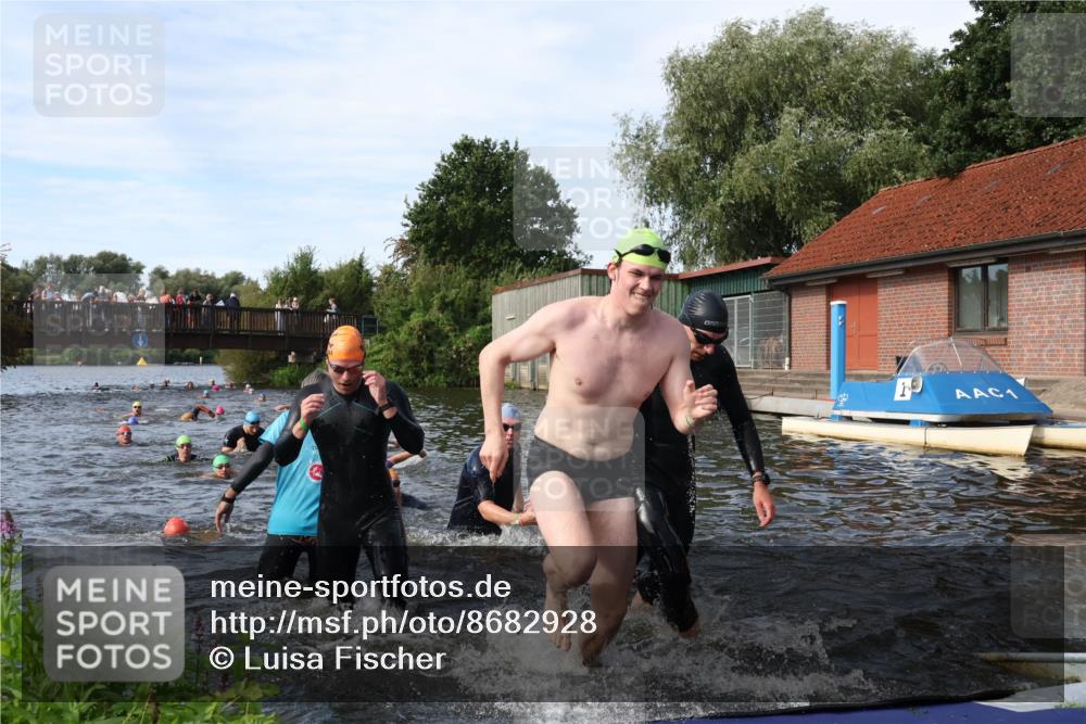 31.08.2025 - Elbe Triathlon Hamburg Luisa Fischer http://msf.ph/oto/8682928 31.08.2025 10:12:35 Schwimmen 935, 948, 951, 958, 994, 997, 1013, 1018, 1056, 1067, 1075 meine-sportfotos.de