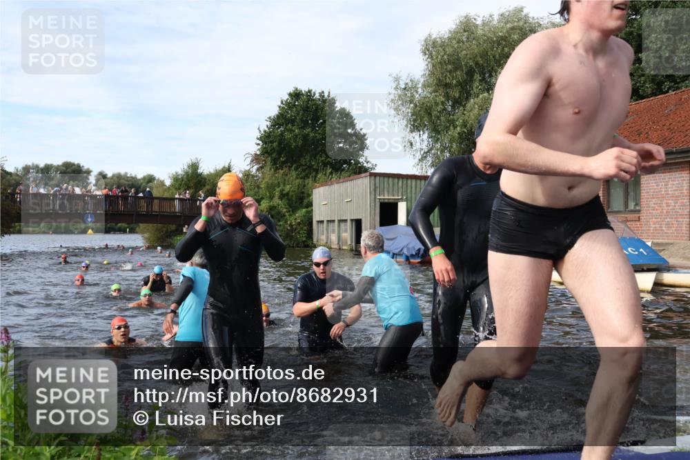31.08.2025 - Elbe Triathlon Hamburg Luisa Fischer http://msf.ph/oto/8682931 31.08.2025 10:12:36 Schwimmen 935, 948, 951, 958, 997, 1013, 1018, 1026, 1056, 1067, 1075 meine-sportfotos.de