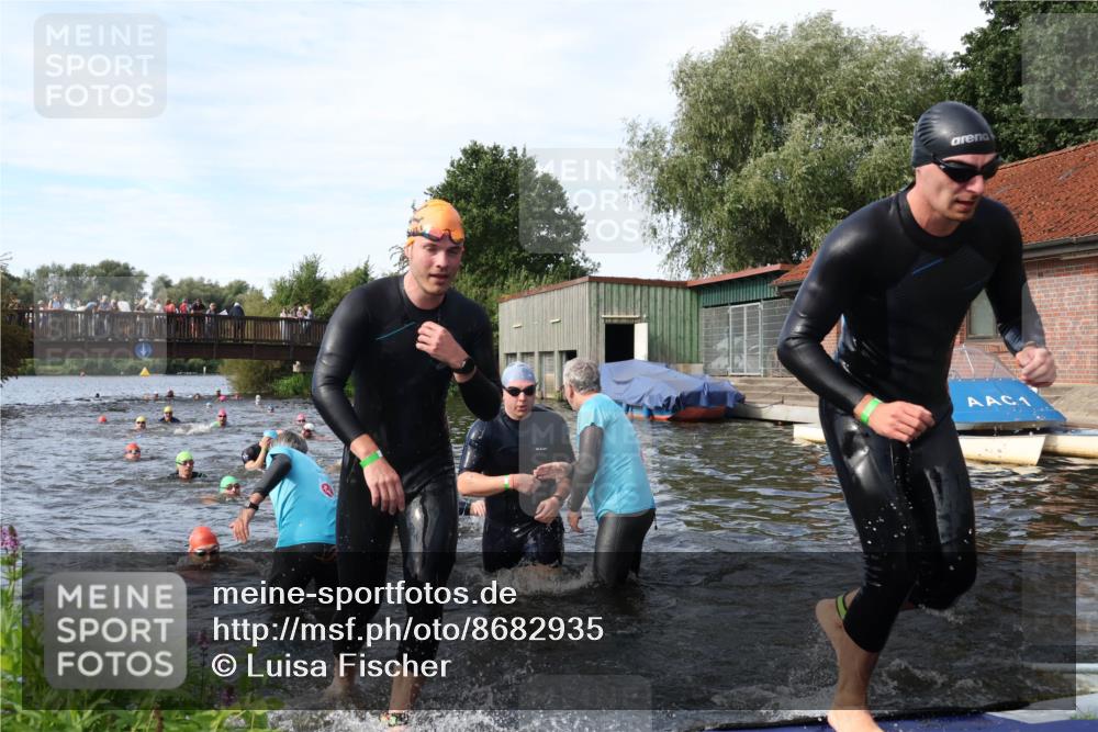 31.08.2025 - Elbe Triathlon Hamburg Luisa Fischer http://msf.ph/oto/8682935 31.08.2025 10:12:37 Schwimmen 935, 948, 951, 958, 997, 1013, 1018, 1026, 1056, 1075 meine-sportfotos.de
