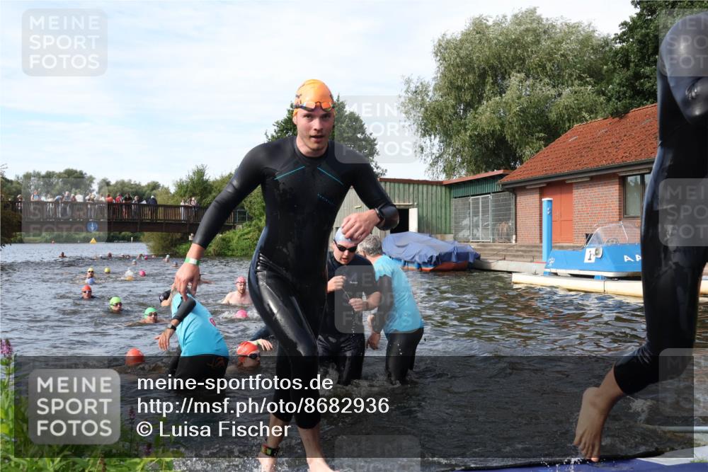 31.08.2025 - Elbe Triathlon Hamburg Luisa Fischer http://msf.ph/oto/8682936 31.08.2025 10:12:37 Schwimmen 935, 948, 951, 958, 997, 1013, 1018, 1026, 1056, 1075 meine-sportfotos.de