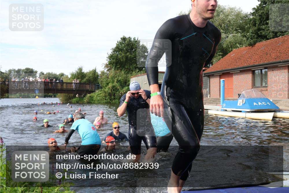 31.08.2025 - Elbe Triathlon Hamburg Luisa Fischer http://msf.ph/oto/8682939 31.08.2025 10:12:38 Schwimmen 935, 948, 951, 958, 973, 997, 1013, 1018, 1026, 1056, 1075, 1088 meine-sportfotos.de