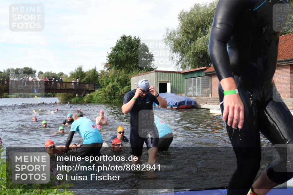 31.08.2025 - Elbe Triathlon Hamburg Luisa Fischer http://msf.ph/oto/8682941 31.08.2025 10:12:38 Schwimmen 935, 948, 951, 958, 973, 997, 1013, 1018, 1026, 1056, 1075, 1088 meine-sportfotos.de