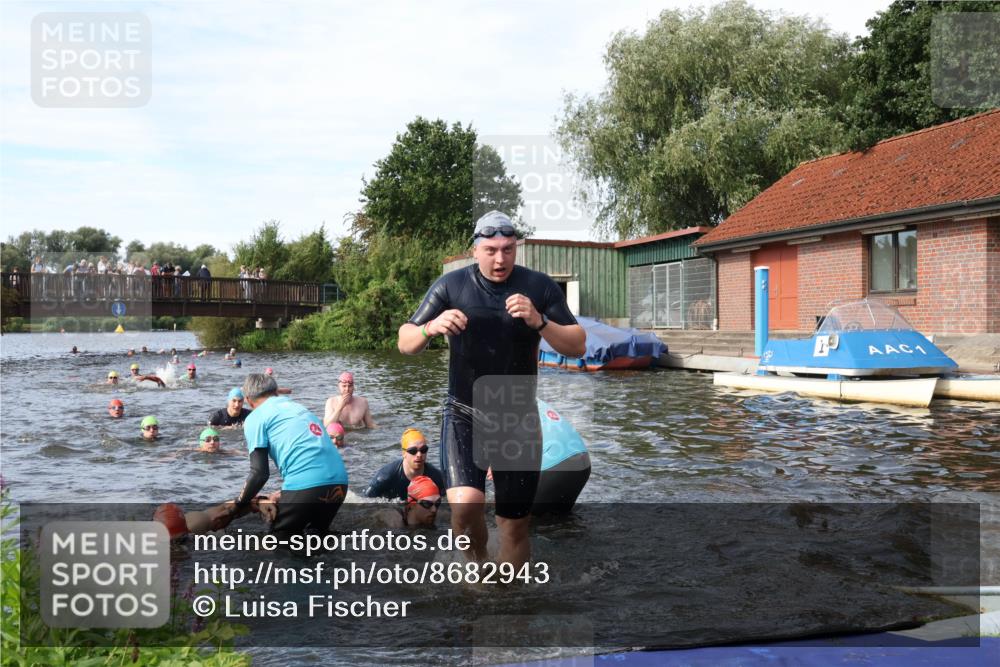 31.08.2025 - Elbe Triathlon Hamburg Luisa Fischer http://msf.ph/oto/8682943 31.08.2025 10:12:38 Schwimmen 935, 948, 951, 958, 973, 997, 1013, 1018, 1026, 1056, 1075, 1088 meine-sportfotos.de