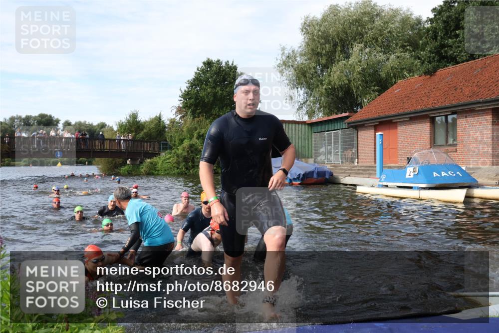 31.08.2025 - Elbe Triathlon Hamburg Luisa Fischer http://msf.ph/oto/8682946 31.08.2025 10:12:39 Schwimmen 935, 948, 951, 973, 997, 1013, 1018, 1026, 1075, 1088 meine-sportfotos.de