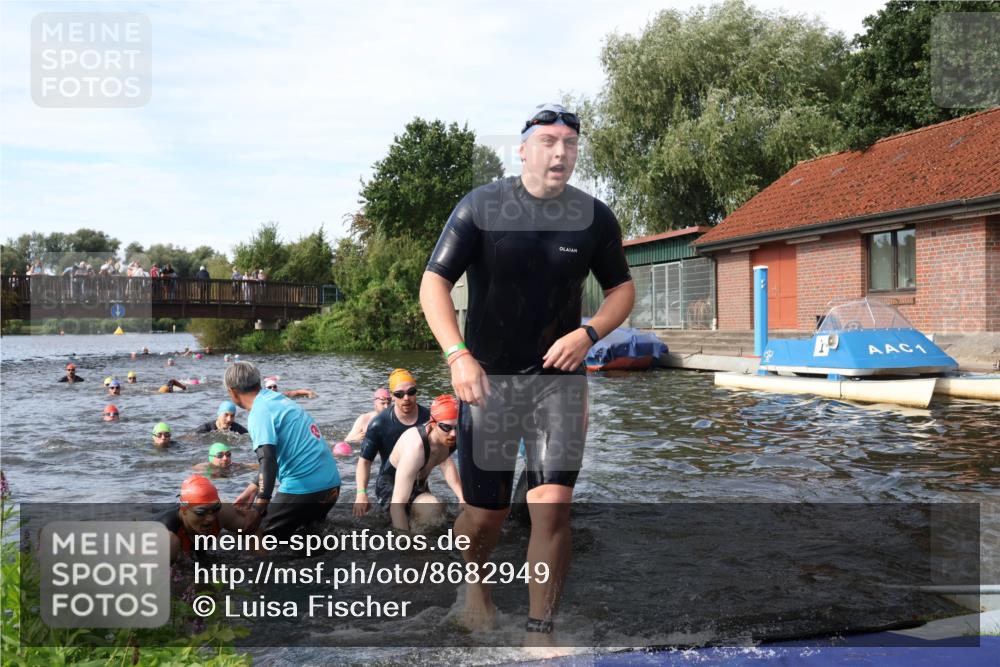 31.08.2025 - Elbe Triathlon Hamburg Luisa Fischer http://msf.ph/oto/8682949 31.08.2025 10:12:39 Schwimmen 935, 948, 951, 973, 997, 1013, 1018, 1026, 1075, 1088 meine-sportfotos.de