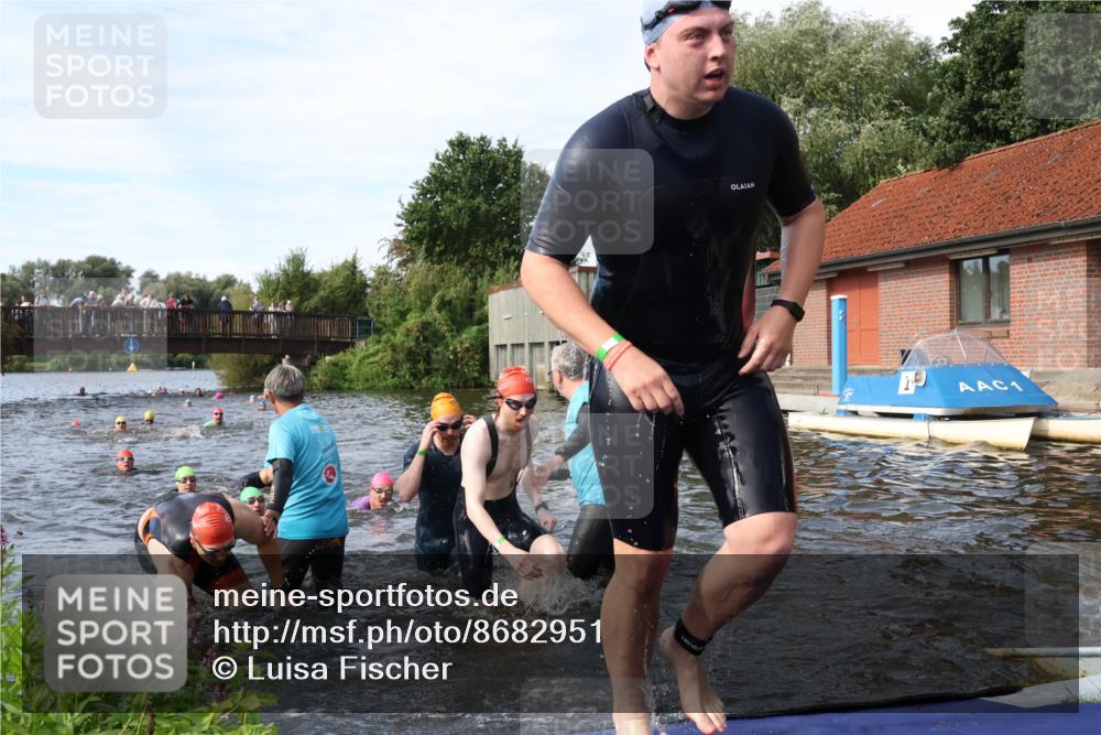 31.08.2025 - Elbe Triathlon Hamburg Luisa Fischer http://msf.ph/oto/8682951 31.08.2025 10:12:40 Schwimmen 935, 948, 951, 964, 973, 997, 1013, 1018, 1026, 1075, 1088 meine-sportfotos.de