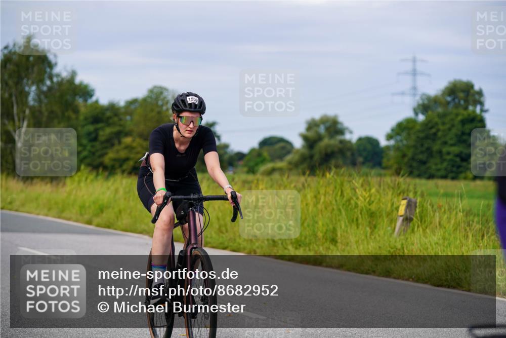 31.08.2025 - Elbe Triathlon Hamburg Michael Burmester http://msf.ph/oto/8682952 31.08.2025 11:07:07 Radfahren 952, 1477, 1556, 1561, 1618 meine-sportfotos.de