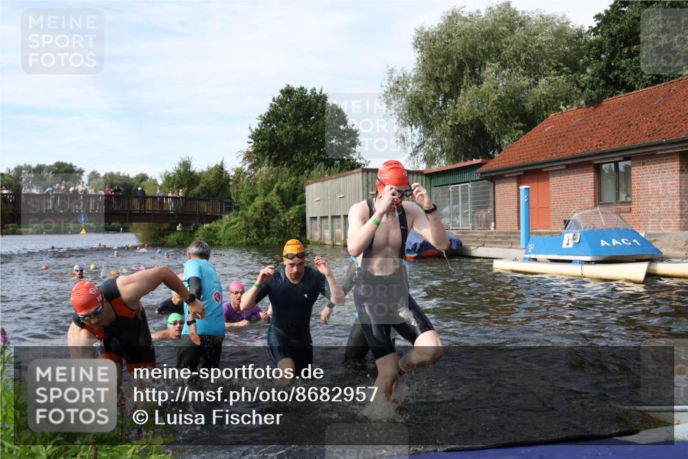 31.08.2025 - Elbe Triathlon Hamburg Luisa Fischer http://msf.ph/oto/8682957 31.08.2025 10:12:41 Schwimmen 935, 951, 964, 972, 973, 997, 1013, 1018, 1026, 1075, 1088 meine-sportfotos.de