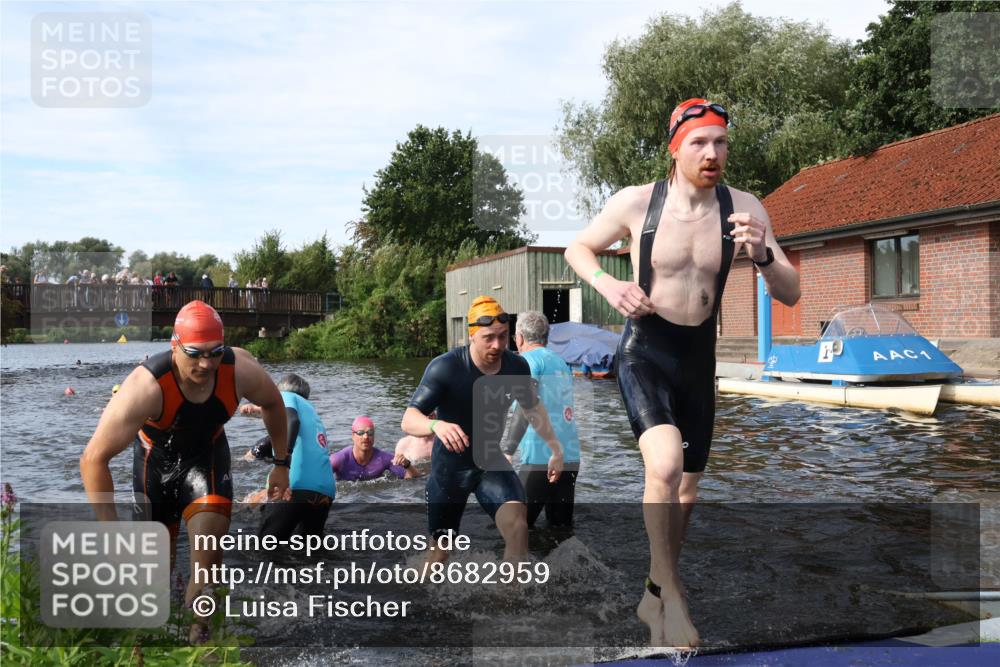 31.08.2025 - Elbe Triathlon Hamburg Luisa Fischer http://msf.ph/oto/8682959 31.08.2025 10:12:42 Schwimmen 935, 951, 964, 972, 973, 997, 1013, 1018, 1026, 1088 meine-sportfotos.de