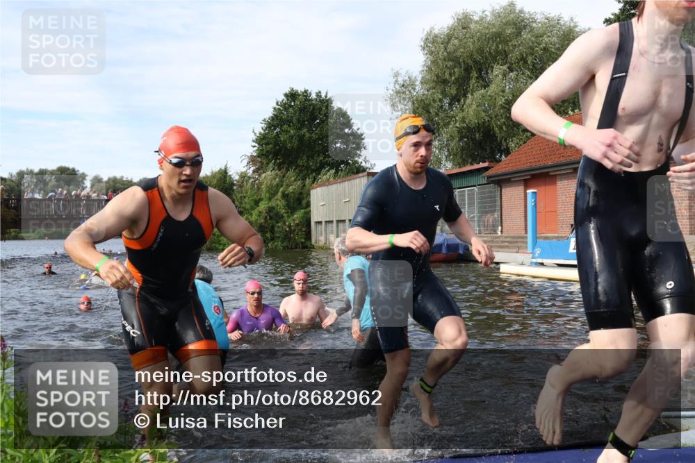 31.08.2025 - Elbe Triathlon Hamburg Luisa Fischer http://msf.ph/oto/8682962 31.08.2025 10:12:42 Schwimmen 935, 951, 964, 972, 973, 997, 1013, 1018, 1026, 1088 meine-sportfotos.de