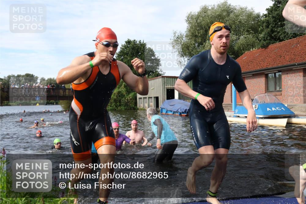 31.08.2025 - Elbe Triathlon Hamburg Luisa Fischer http://msf.ph/oto/8682965 31.08.2025 10:12:43 Schwimmen 935, 951, 964, 972, 973, 997, 1018, 1026, 1088 meine-sportfotos.de