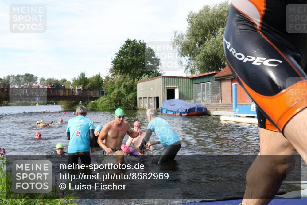 31.08.2025 - Elbe Triathlon Hamburg Luisa Fischer http://msf.ph/oto/8682969 31.08.2025 10:12:44 Schwimmen 935, 951, 964, 972, 973, 997, 1018, 1026, 1088 meine-sportfotos.de