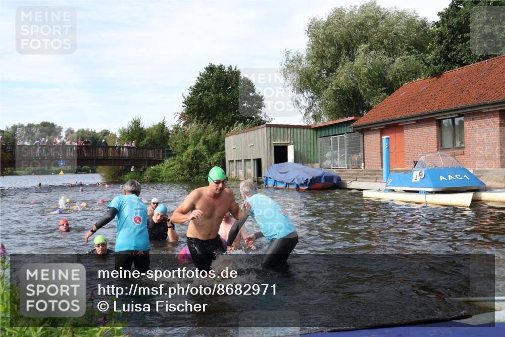 31.08.2025 - Elbe Triathlon Hamburg Luisa Fischer http://msf.ph/oto/8682971 31.08.2025 10:12:44 Schwimmen 935, 951, 964, 972, 973, 997, 1018, 1026, 1088 meine-sportfotos.de