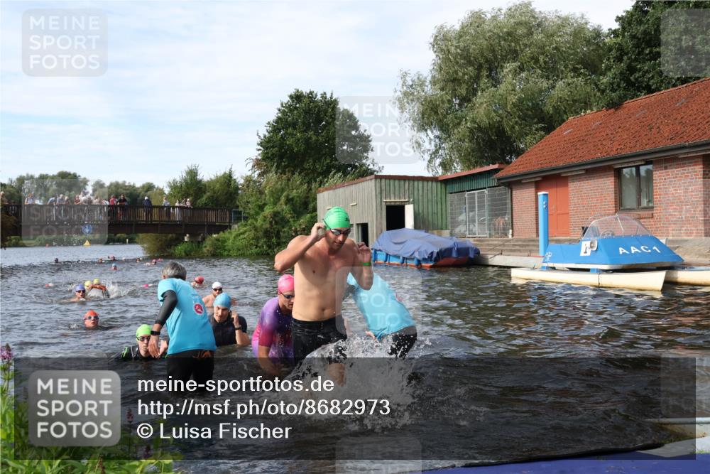 31.08.2025 - Elbe Triathlon Hamburg Luisa Fischer http://msf.ph/oto/8682973 31.08.2025 10:12:44 Schwimmen 935, 951, 964, 972, 973, 997, 1018, 1026, 1088 meine-sportfotos.de