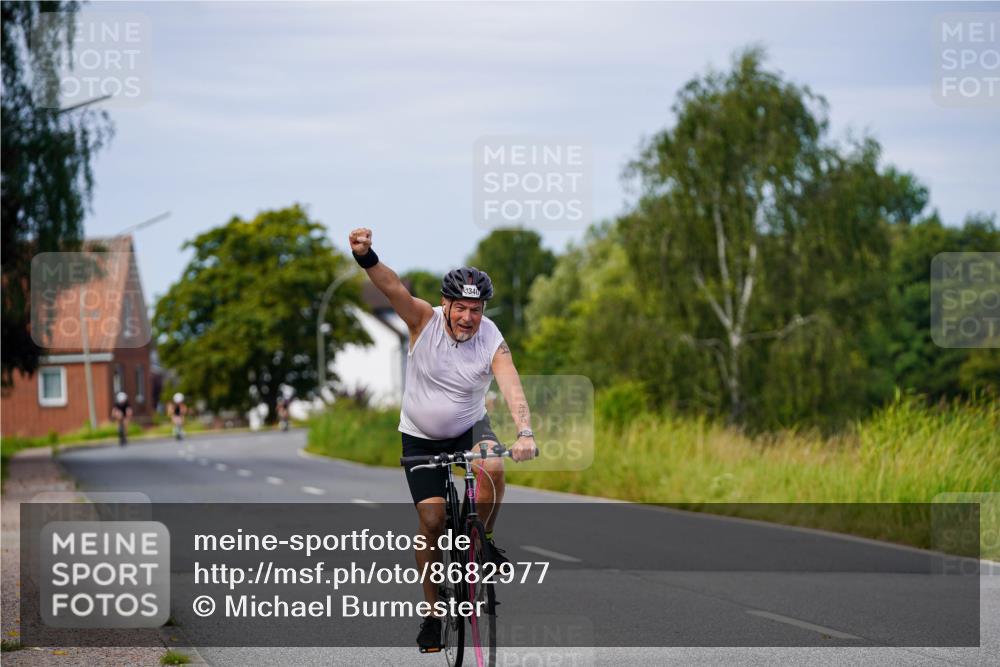 31.08.2025 - Elbe Triathlon Hamburg Michael Burmester http://msf.ph/oto/8682977 31.08.2025 11:07:13 Radfahren 1340, 1477 meine-sportfotos.de