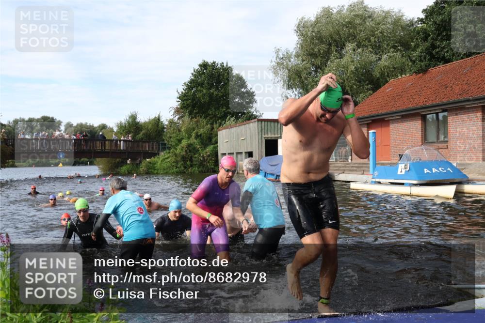 31.08.2025 - Elbe Triathlon Hamburg Luisa Fischer http://msf.ph/oto/8682978 31.08.2025 10:12:45 Schwimmen 935, 951, 964, 966, 972, 973, 997, 1018, 1026, 1088 meine-sportfotos.de