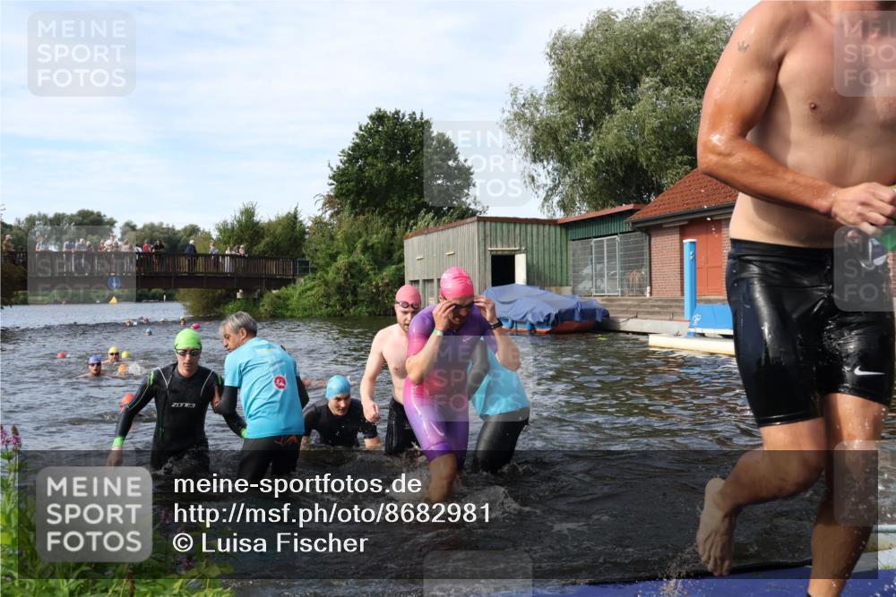 31.08.2025 - Elbe Triathlon Hamburg Luisa Fischer http://msf.ph/oto/8682981 31.08.2025 10:12:46 Schwimmen 935, 964, 966, 972, 973, 997, 1018, 1026, 1088 meine-sportfotos.de