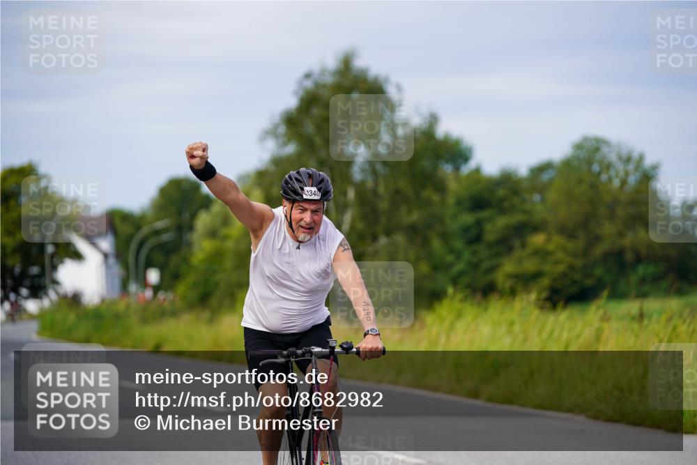 31.08.2025 - Elbe Triathlon Hamburg Michael Burmester http://msf.ph/oto/8682982 31.08.2025 11:07:14 Radfahren 1340 meine-sportfotos.de