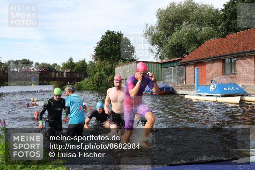 31.08.2025 - Elbe Triathlon Hamburg Luisa Fischer http://msf.ph/oto/8682984 31.08.2025 10:12:46 Schwimmen 935, 964, 966, 972, 973, 997, 1018, 1026, 1088 meine-sportfotos.de