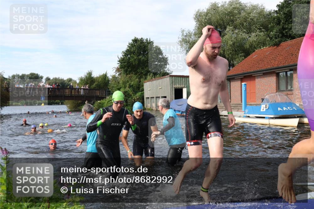 31.08.2025 - Elbe Triathlon Hamburg Luisa Fischer http://msf.ph/oto/8682992 31.08.2025 10:12:48 Schwimmen 964, 966, 972, 973, 1026, 1047, 1088 meine-sportfotos.de
