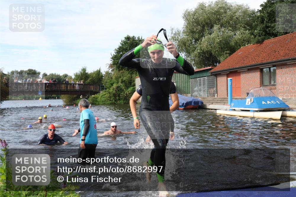 31.08.2025 - Elbe Triathlon Hamburg Luisa Fischer http://msf.ph/oto/8682997 31.08.2025 10:12:49 Schwimmen 964, 966, 972, 973, 1026, 1047, 1088 meine-sportfotos.de