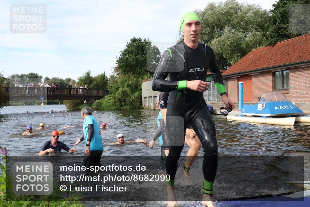 31.08.2025 - Elbe Triathlon Hamburg Luisa Fischer http://msf.ph/oto/8682999 31.08.2025 10:12:49 Schwimmen 964, 966, 972, 973, 1026, 1047, 1088 meine-sportfotos.de