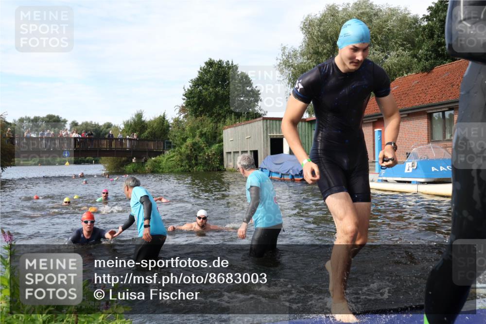 31.08.2025 - Elbe Triathlon Hamburg Luisa Fischer http://msf.ph/oto/8683003 31.08.2025 10:12:50 Schwimmen 964, 966, 972, 973, 1026, 1047, 1088 meine-sportfotos.de