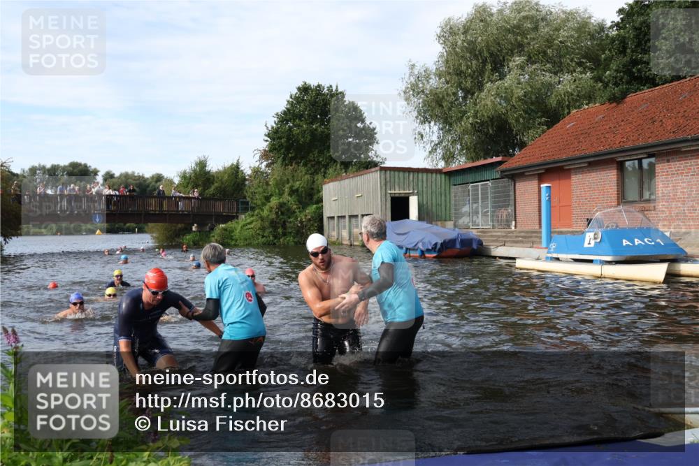 31.08.2025 - Elbe Triathlon Hamburg Luisa Fischer http://msf.ph/oto/8683015 31.08.2025 10:12:53 Schwimmen 964, 966, 972, 1047, 1094 meine-sportfotos.de