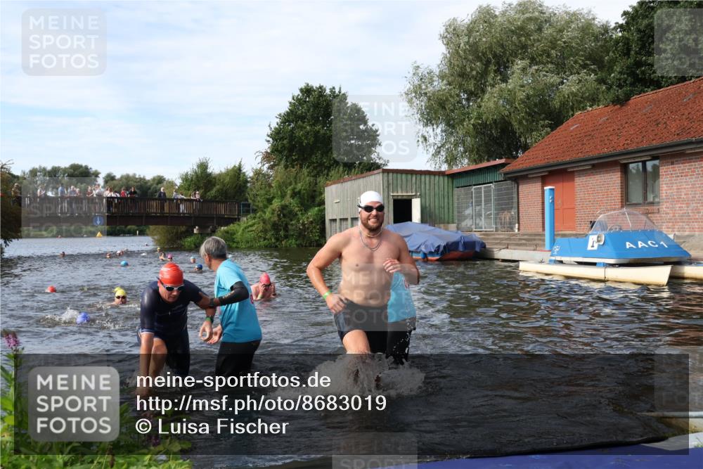 31.08.2025 - Elbe Triathlon Hamburg Luisa Fischer http://msf.ph/oto/8683019 31.08.2025 10:12:53 Schwimmen 964, 966, 972, 1047, 1094 meine-sportfotos.de
